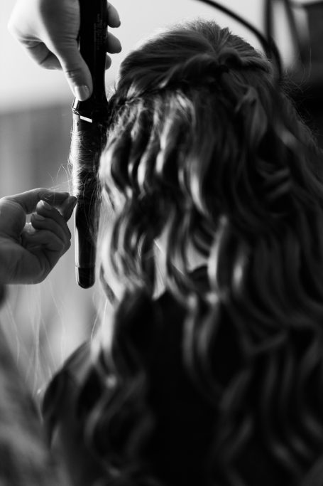 Haarstyling beim Getting Ready